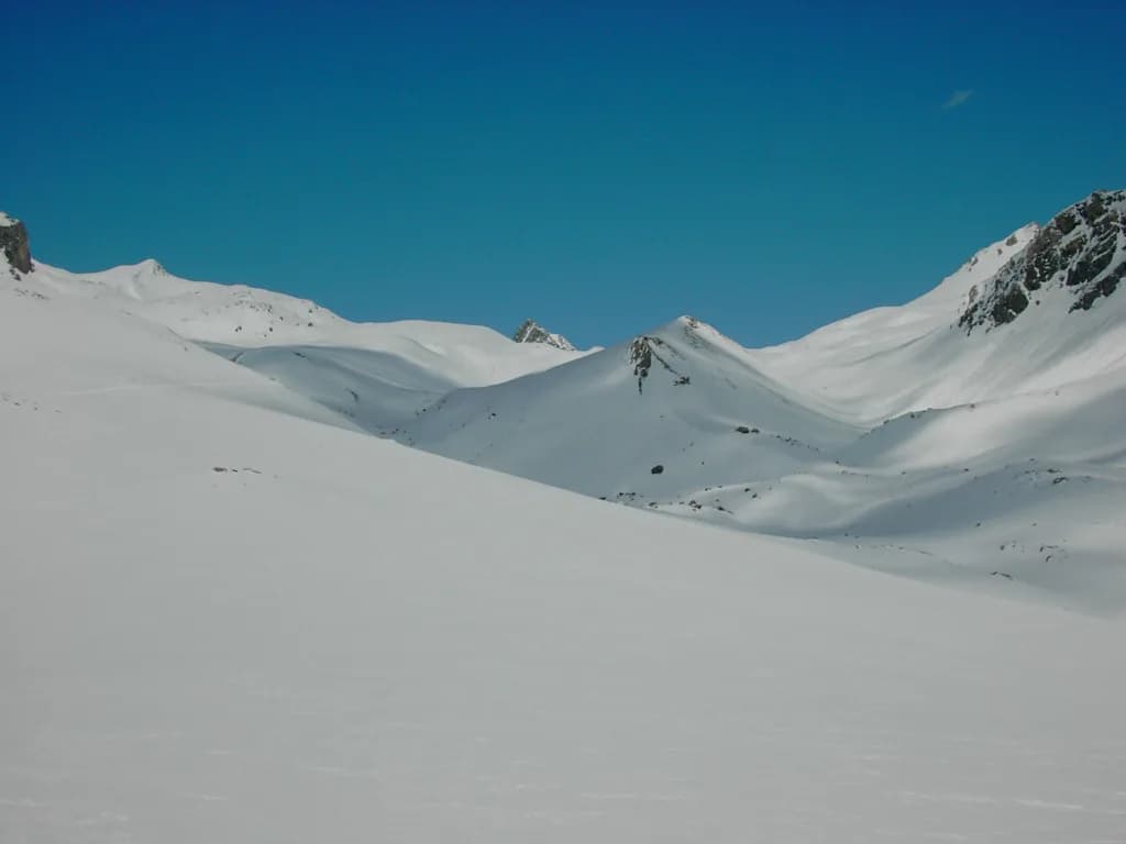 Photo de l'itinéraire Col de Vallée Etroite (2434m) et ses variantes: Col de la Gran Bagna (2990m) et Roche Bernaude (3222m)