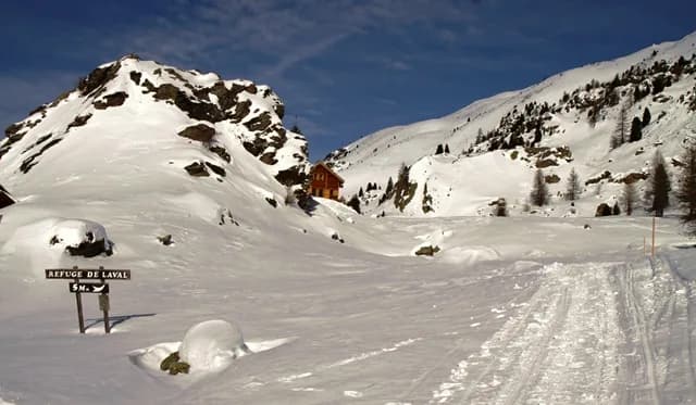 From Névache to Refuge Laval along the snow-covered road — photo 2