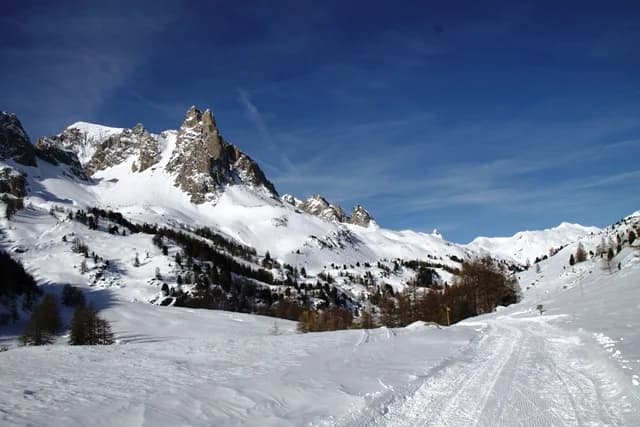 From Névache to Refuge Laval along the snow-covered road — photo 4
