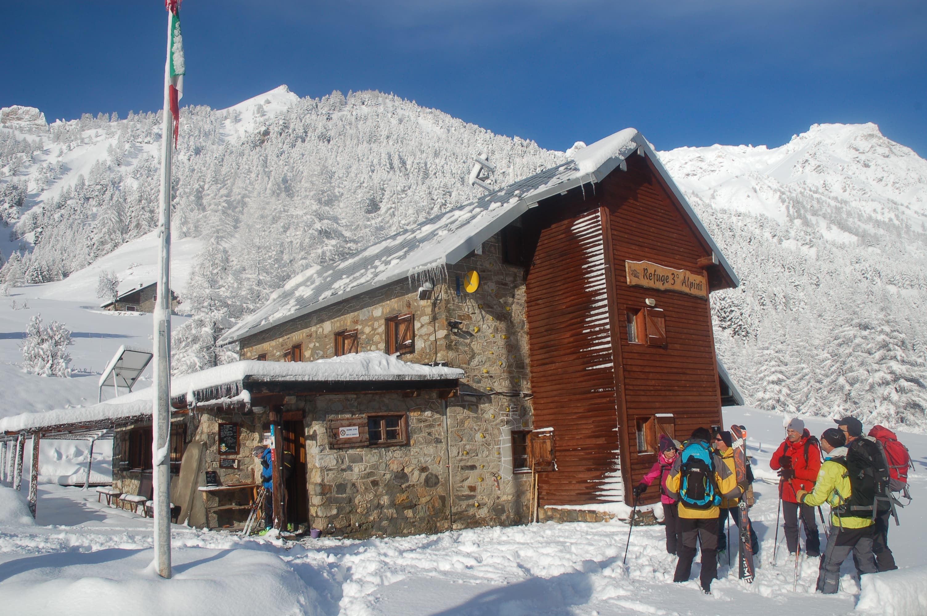 Refuge Terzo Alpini, foto 2 di 15